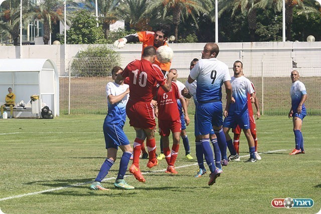 חמודה כובש את הראשון (מיכה פישנזון)